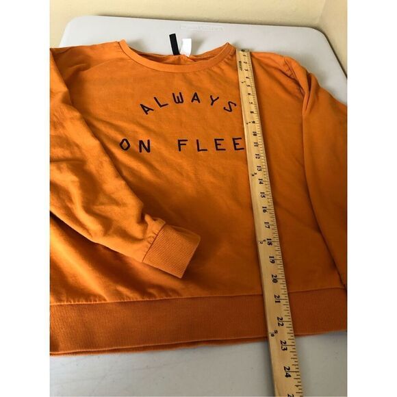 H&M Divided Size Médium Always on Fleek Sweatshirt - Picture 8 of 10